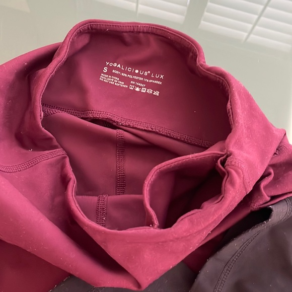 Yogalicious Lux sz S Leggings Bundle 2 pairs Cranberry Black EUC Buttery Soft - Picture 8 of 16